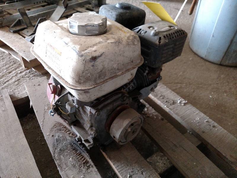 lot 154 image: Honda 5 hp. Engine, Runs...