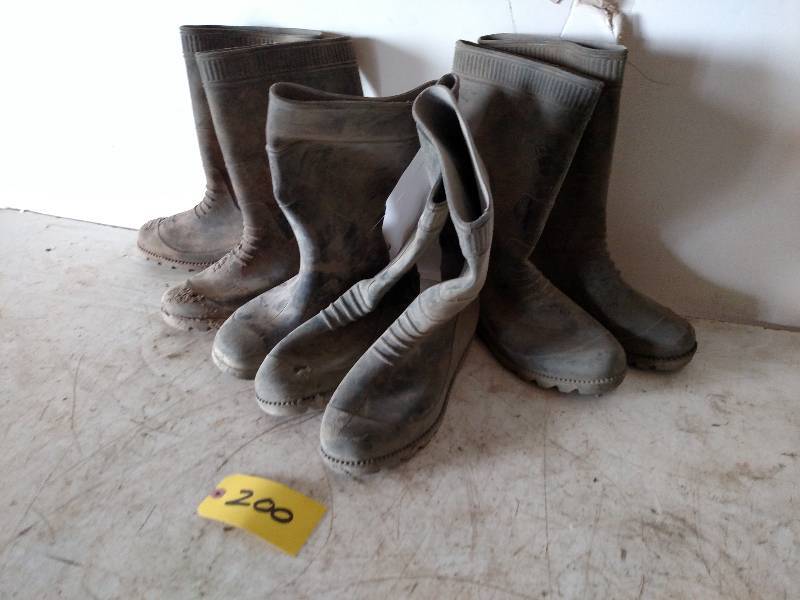 lot 200 image: (3 12) Pair Rubber Boots, Size 13...