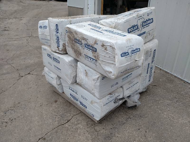 lot 43 image: (14)30 lb.  Bags Polar Barrier Loos...