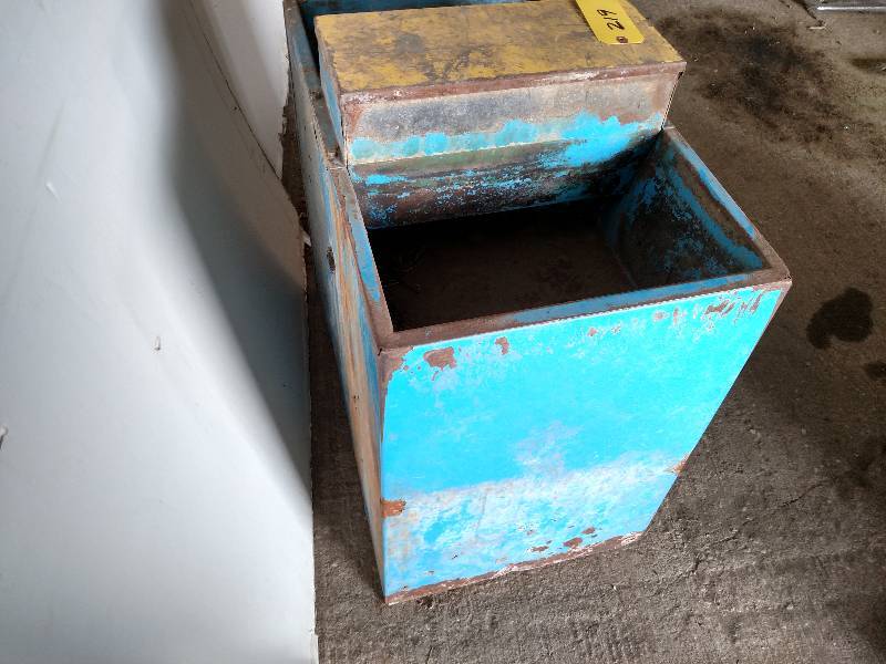 lot 219 image: Automatic Livestock Feeder