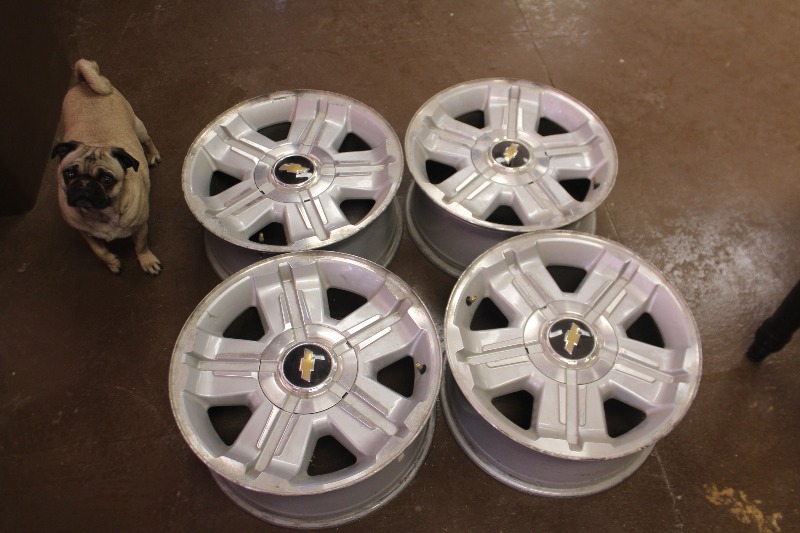 lot 4 image: 17 Chevrolet Silverado Wheels