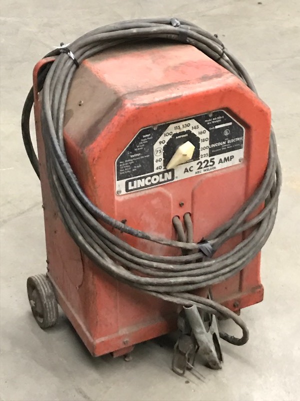 lot 8 image: Lincoln AC225 Arc Welding Set, 230V...