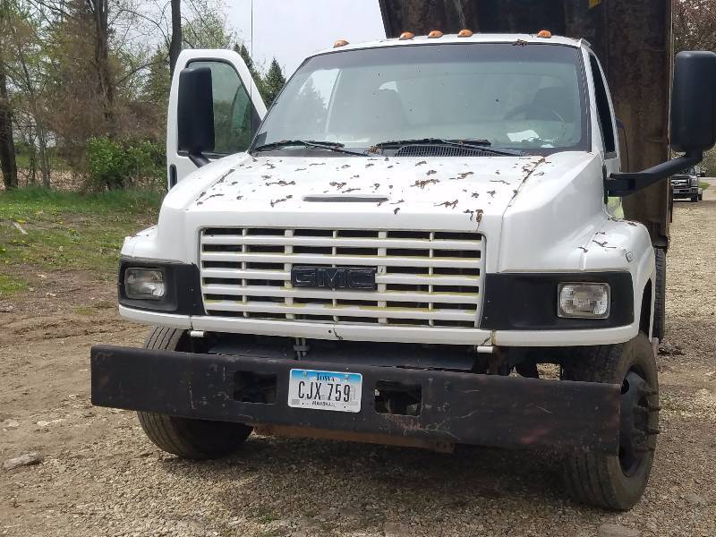 lot 3 image: 2006 GMC Dump Truck