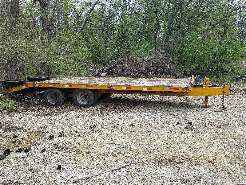 lot 7 image: Heavy Equipment Trailer