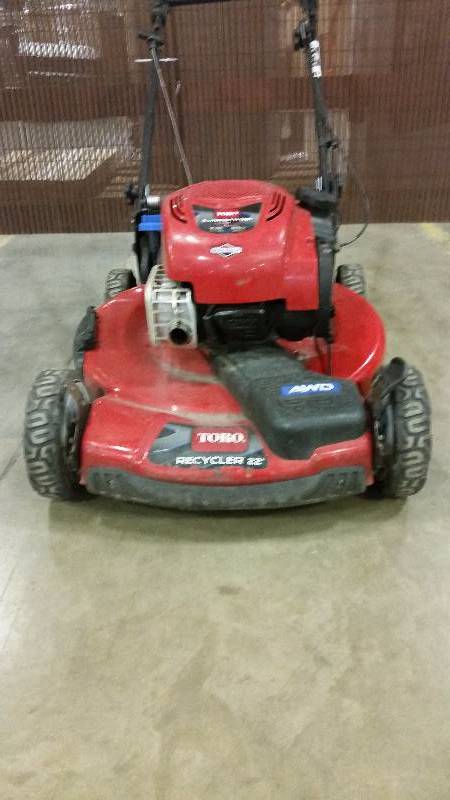 lot 3 image: Toro all wheel drive 22 recycler lawn mower
