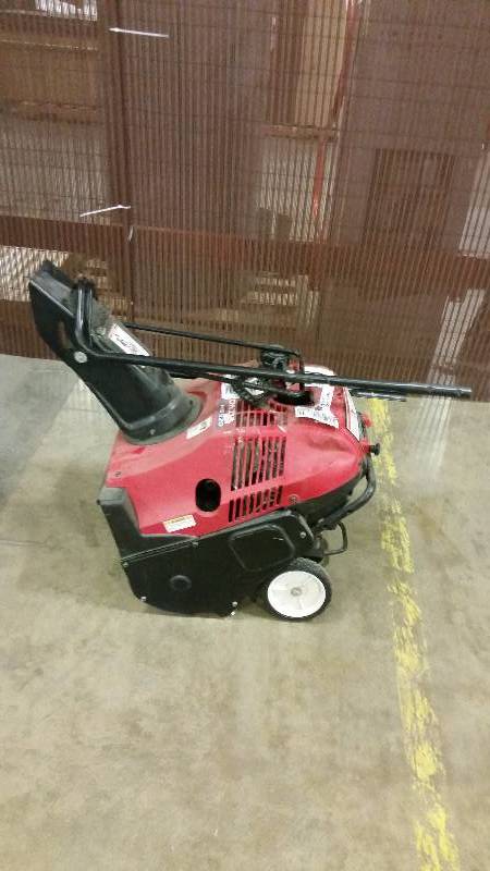 lot 4 image: Honda easy start 4-stroke Snowblower