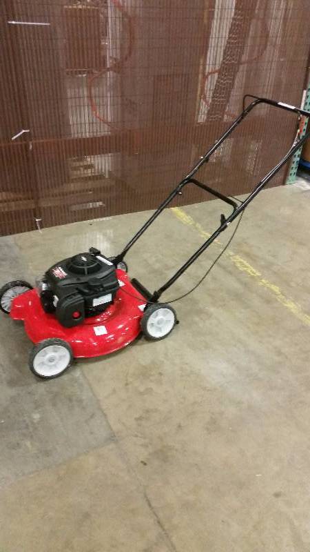 lot 6 image: Yard Machine 20 125 cc Lawn Mower