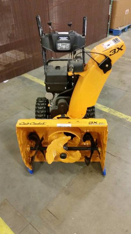 lot 15 image: Cub Cadet 3 stage snow blower