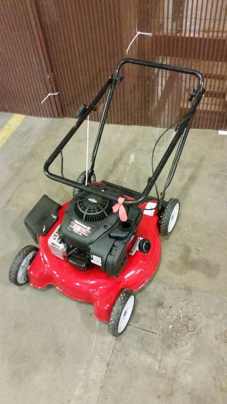 lot 19 image: Yard Machine 20 125 cc Lawn Mower