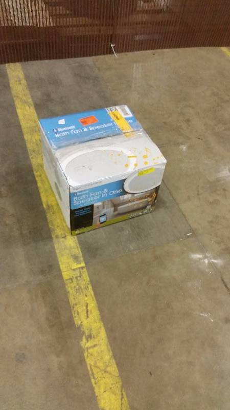 lot 35 image: Home Networks decorative white bluetooth speaker fan