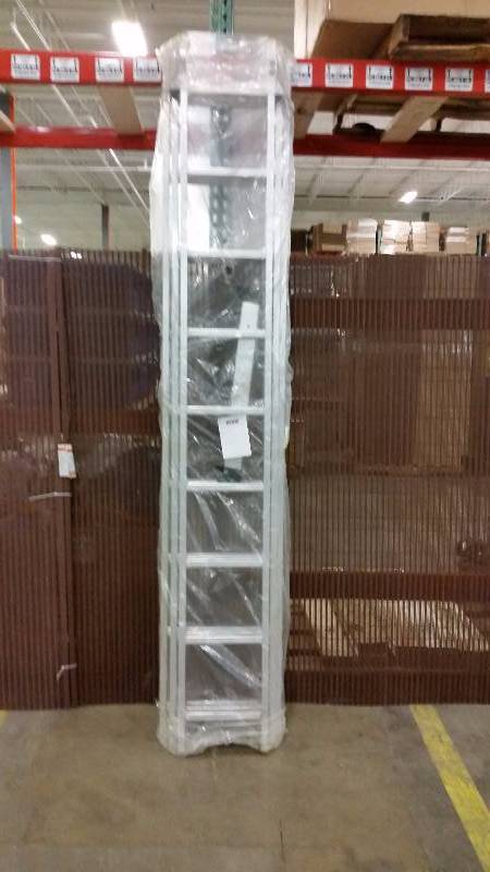 lot 47 image: Aluminum 20 Free anding extension combo ladder