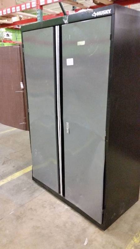 lot 49 image: Husky 46x 72 welded floor cabinet