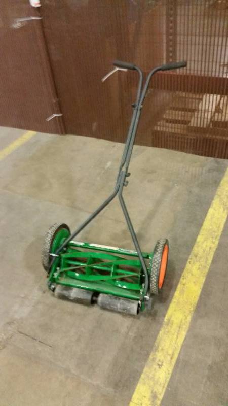 lot 51 image: Scotts non electricgas push lawn mower