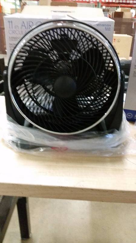 lot 70 image: (2) High velocity 11 air circulators