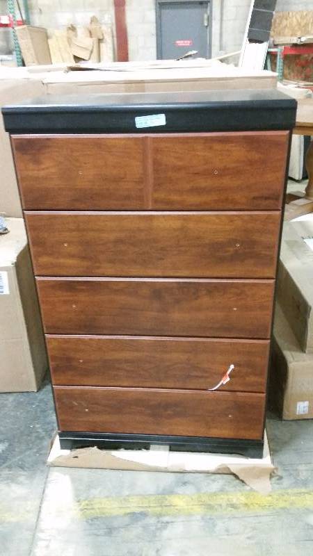 lot 92 image: Signature design by Ashley 40 aimwell collection chest of drawers