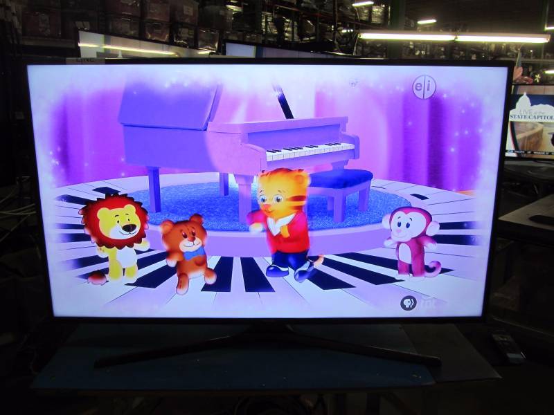 lot 60 image: 50 Samsung 4k uhd smart l.e.d smart t.v.