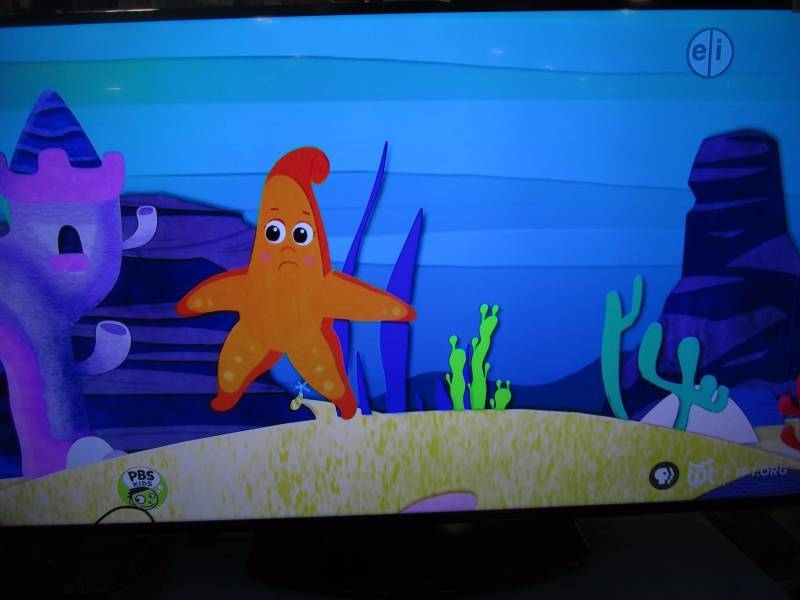 lot 62 image: 60 Samsung 4K UHD L.E.D smart t.v.