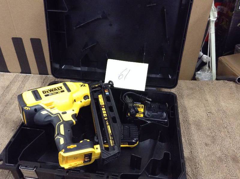 Dewalt XR 20V Nailer XR DCN660 Missing Battery