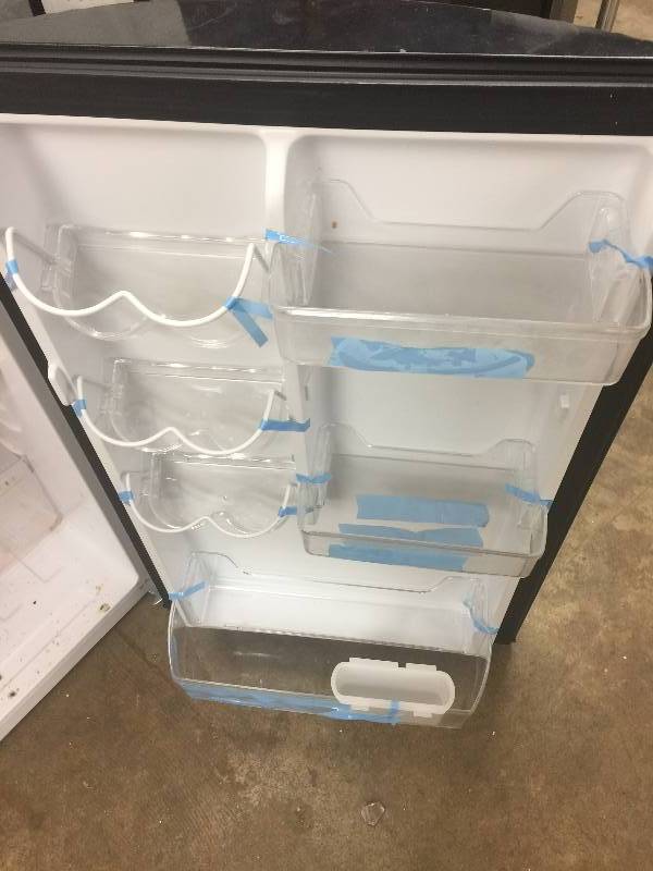lot 37 image: Magic Chef 4.4 cu. ft. Mini Refrigerator in Black Model # HMBR440BE in working conditions