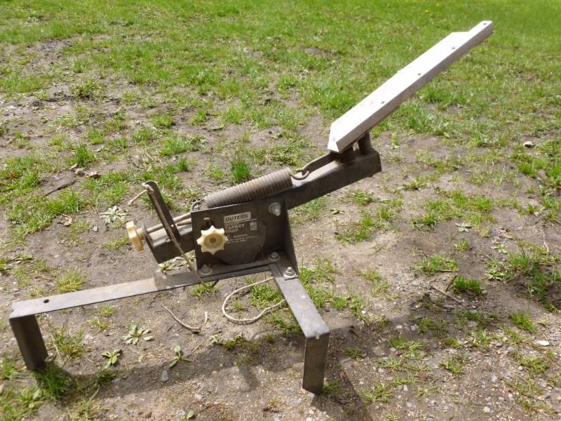 Clay Pigeon Thrower