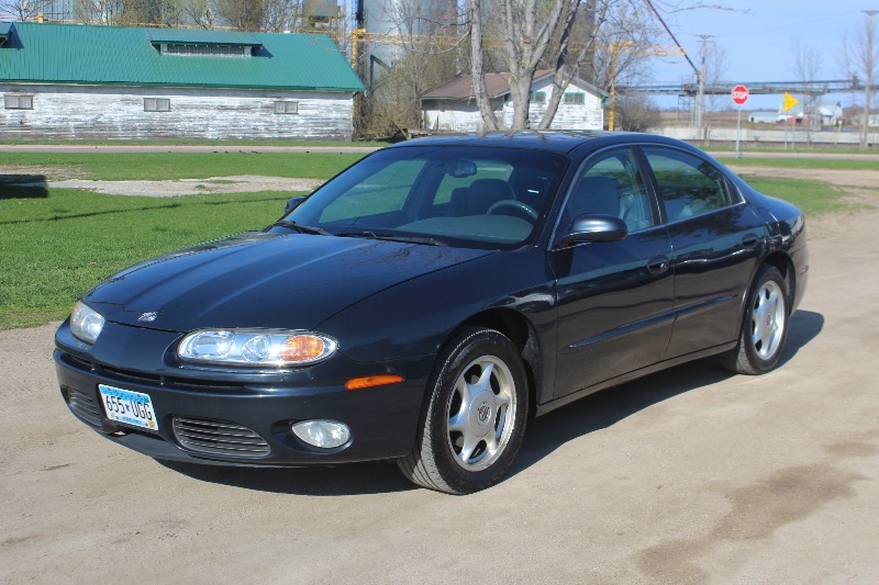 Oldsmobile aurora v8