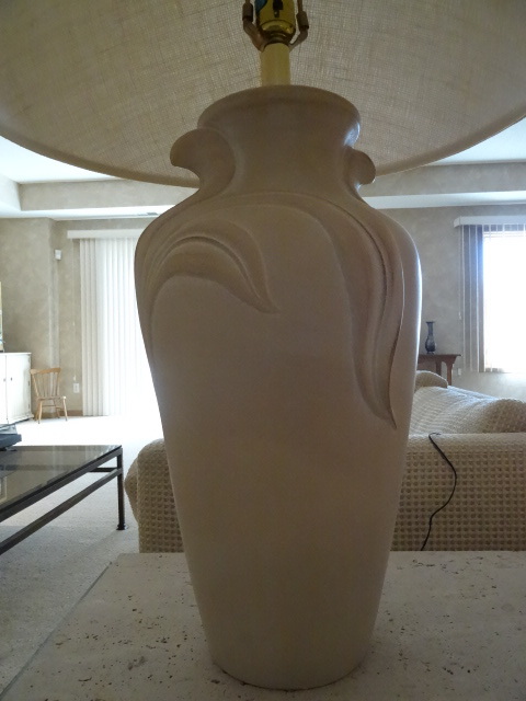 Cermaic table lamp. 32 tall. ...