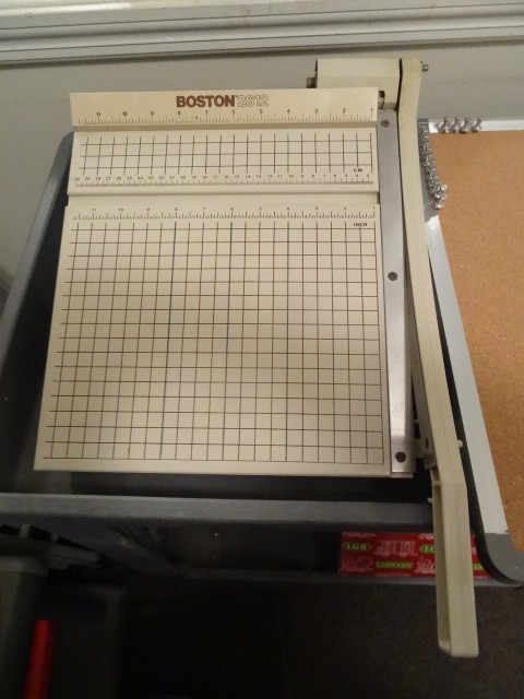 Boston 2612 12 x 12 paper cutter. 2...