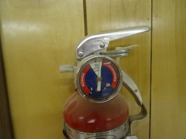 Small general wall mount fire extin...