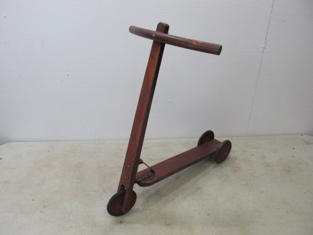 lot 1 image: Original Vintage HADEE Scooter