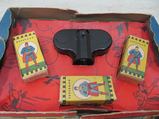 lot 13 image: Vintage 1947 Acme SUPERMAN Movie Views in Original Box