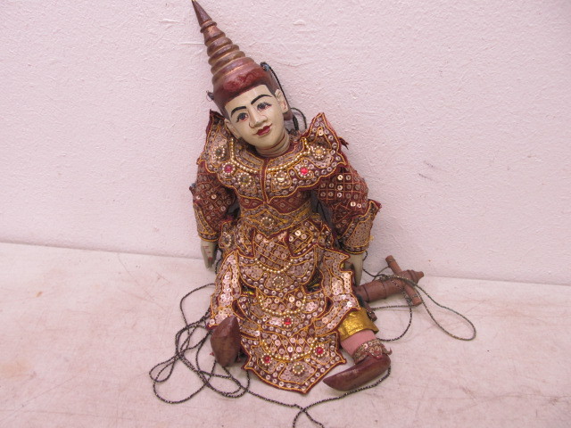 lot 15 image: Vintage 15 Marionette Doll
