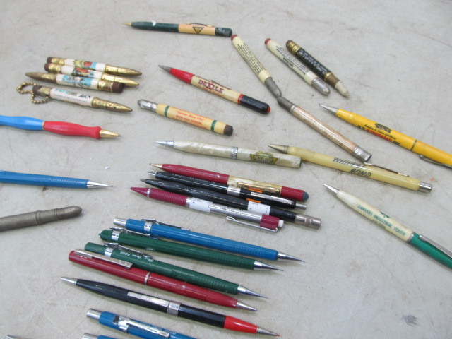 lot 21 image: Vintage Advertising etc Pens & Pencils