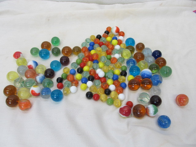 lot 38 image: Lot of Marbles