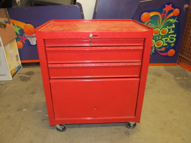 lot 46 image: Heavy Duty Rolling Metal Tool Box wTools