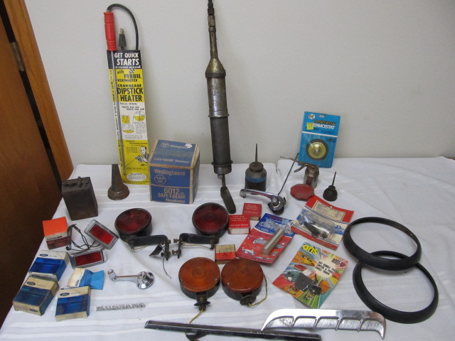 lot 66 image: Large Lot of Vintage Auto Related ItemsParts etc.