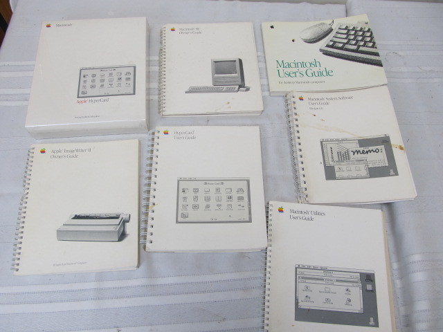 lot 70 image: Vintage AppleMacintosh Programs Manuals etc.