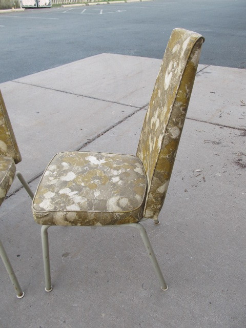 lot 84 image: Set of 4 Mid Century Virtue of California Dining Chairs