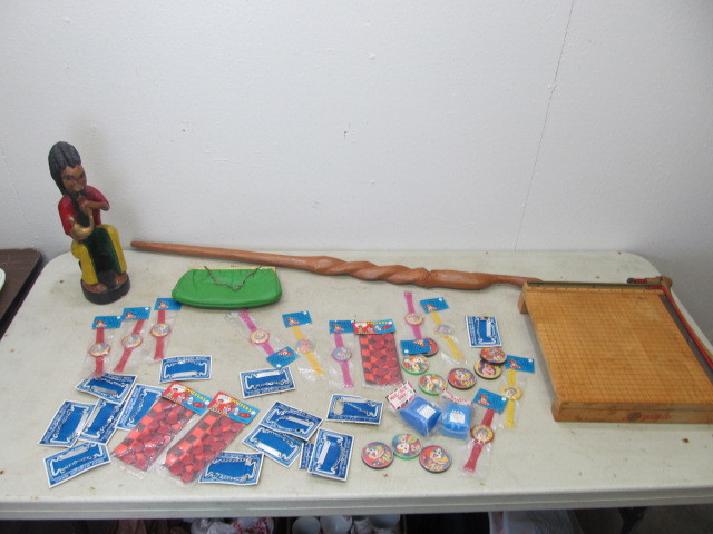 lot 99 image: Vintage Collectibles NOS Novelty Toys etc.