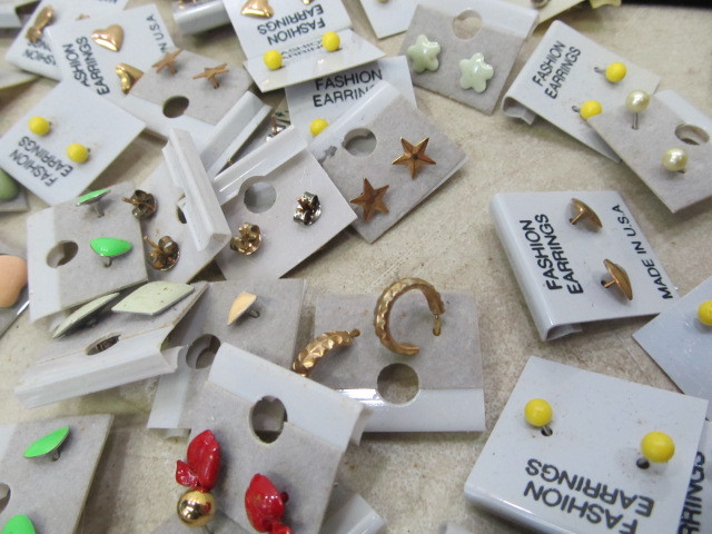 lot 98 image: Large Lot of NEW Earrings