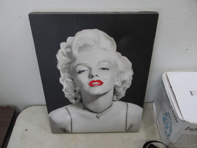 lot 100 image: Lot of Misc Collectibles Chess Sets Marilyn Monroe etc