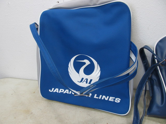 lot 110 image: Vintage Airline Advertising Bags