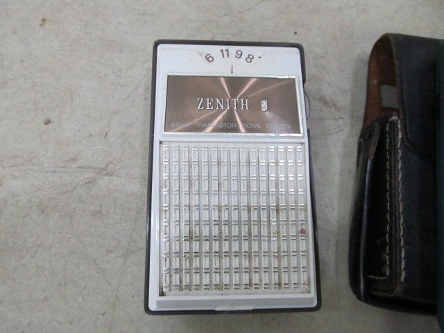 lot 111 image: Lot of 4 Vintage Transistor Radios