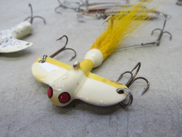 lot 114 image: Lot of Vintage Fishing Lures