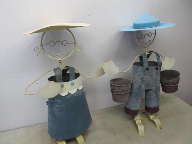 lot 118 image: Metal YardGarden Couple