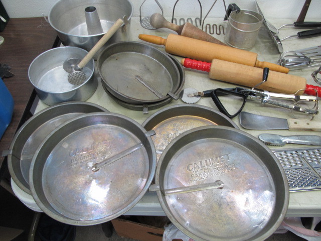 lot 123 image: HUGE Lot of Kitchen Collectibles