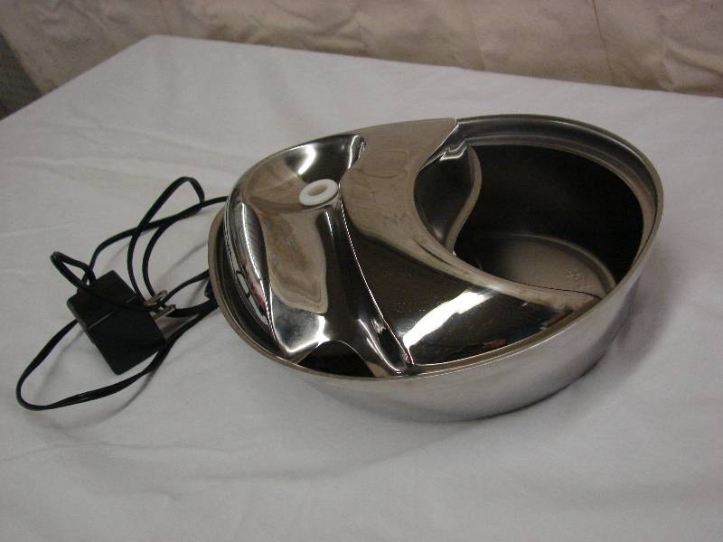 lot 351 image: PIONEER PET STAINLESS STEEL FOUNTAIN, RAIN DROP DESIGN