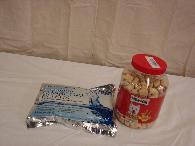 lot 352 image: PET SUPPLIES