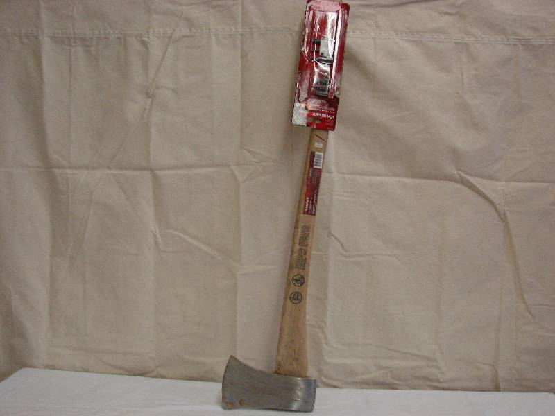lot 361 image: HUSKY SINGLE BIT AXE AND HUSKY TOQUE SOCKETS (NOT A FULL SET)