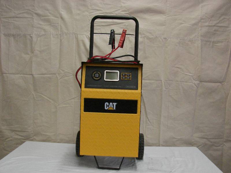 lot 375 image: CAT 0-40 AMP BATTERY CHARGER