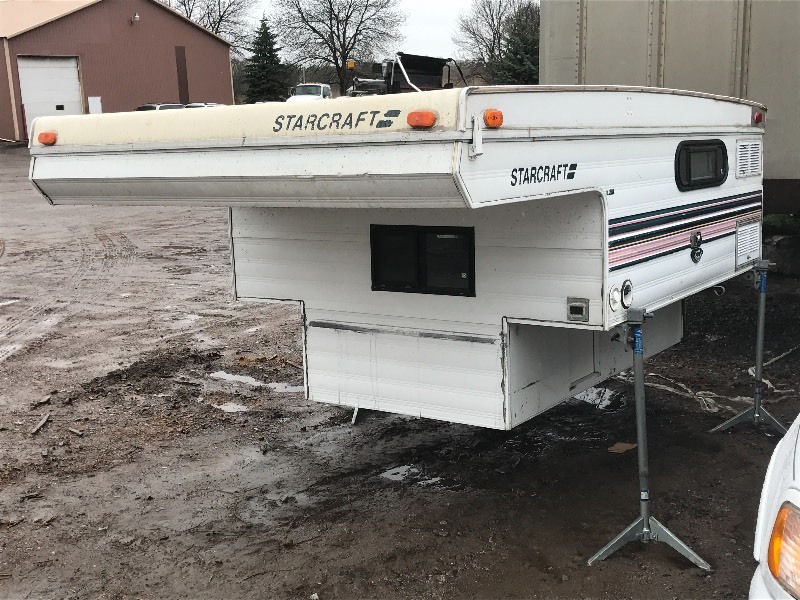 lot 4 image: Starcraft Pop-Up Truck Camper